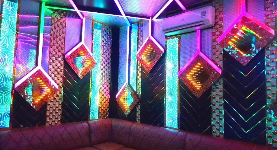 Hình các loại hộp đèn trang trí karaoke 5